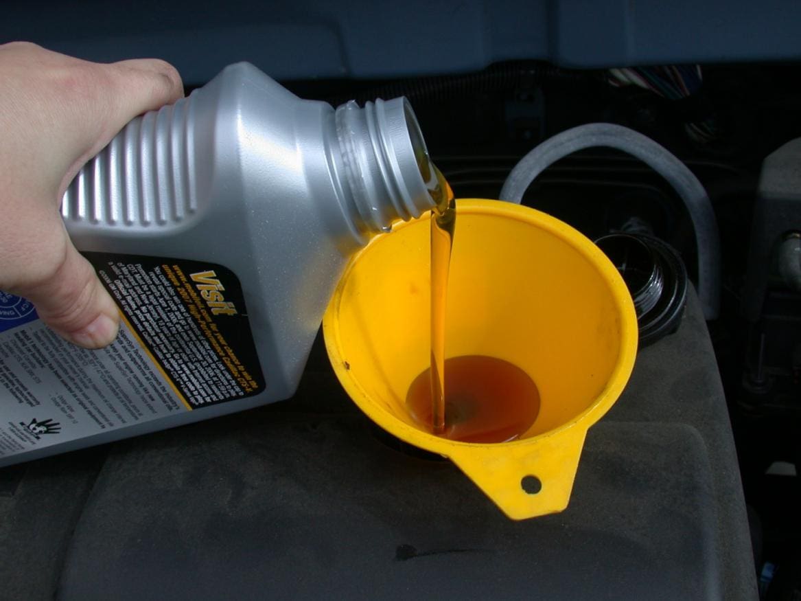 How to buy the right synthetic engine oil for your car